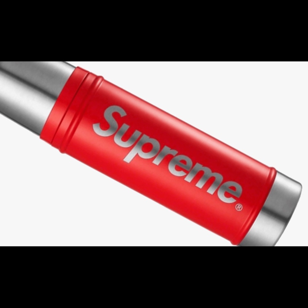 NWT Supreme Stanley Vacuum Insulated Bottle, 20 oz - Picture 3 of 12